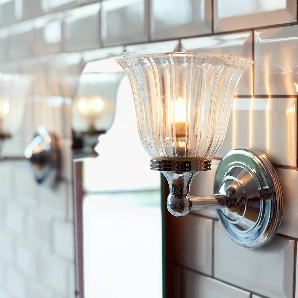 Austen Ø14 Chrom poliert badezimmerlampe Von Elstead Lighting - Die Wandleuchte Austen hat ein klassisches Design und ist aus den hochwertigsten Materialien gefertigt, was eine lange Haltbarkeit gew&auml;hrleistet.