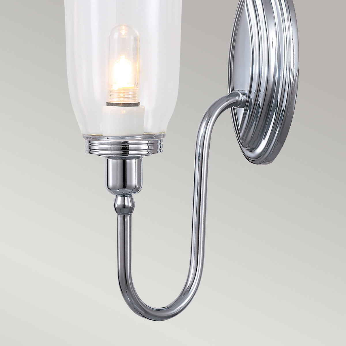 Blake 34cm Chrom poliert badezimmerlampe Von Elstead Lighting - Die Leuchte ist in mehreren Stilrichtungen und Glasausführungen erhältlich und wird mit den Oberflächen Chrom poliert, Nickel poliert und Messing poliert angeboten.