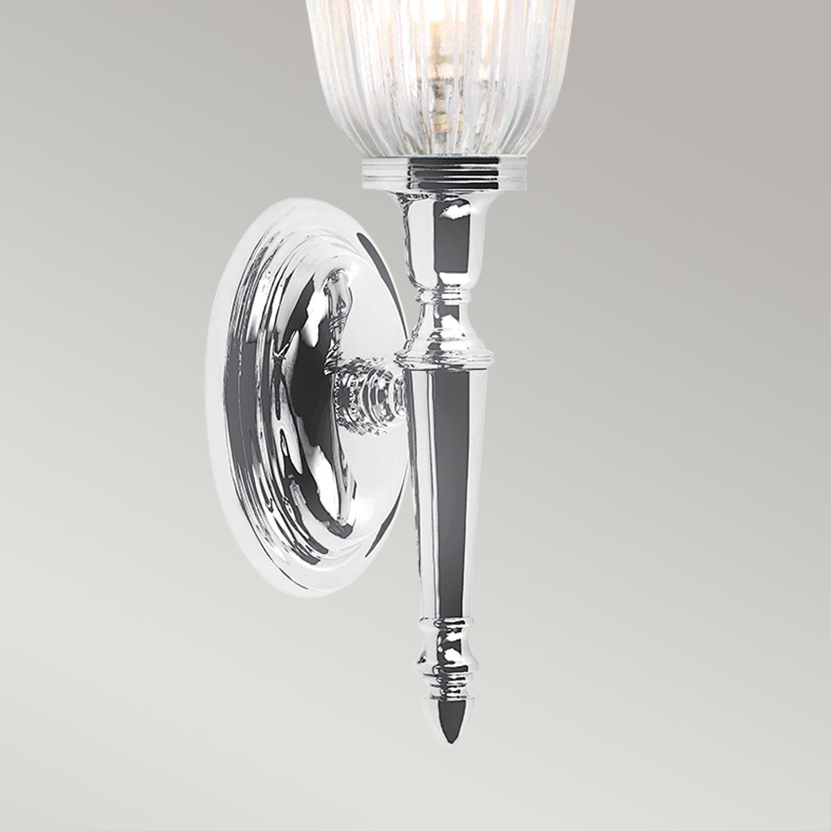Dryden 33cm Chrom poliert badezimmerlampe Von Elstead Lighting - Die Lampe ist in mehreren Ausführungen erhältlich, beispielsweise poliertes Chrom, poliertes Nickel und poliertes Messing, was Flexibilität in Bezug auf Stil und Innendesign bietet.