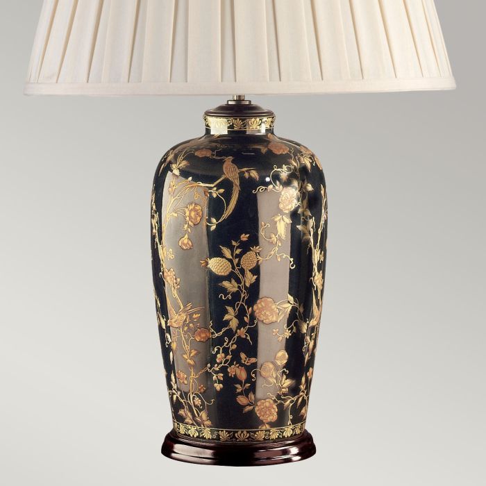 Black Birds 74cm Schwarz tischlampe Von Elstead Lighting - Utrustad med en tr&auml;bas, veckad lampsk&auml;rm i kr&auml;mf&auml;rgad textil och en dekorativ avslutning i antikm&auml;ssing.