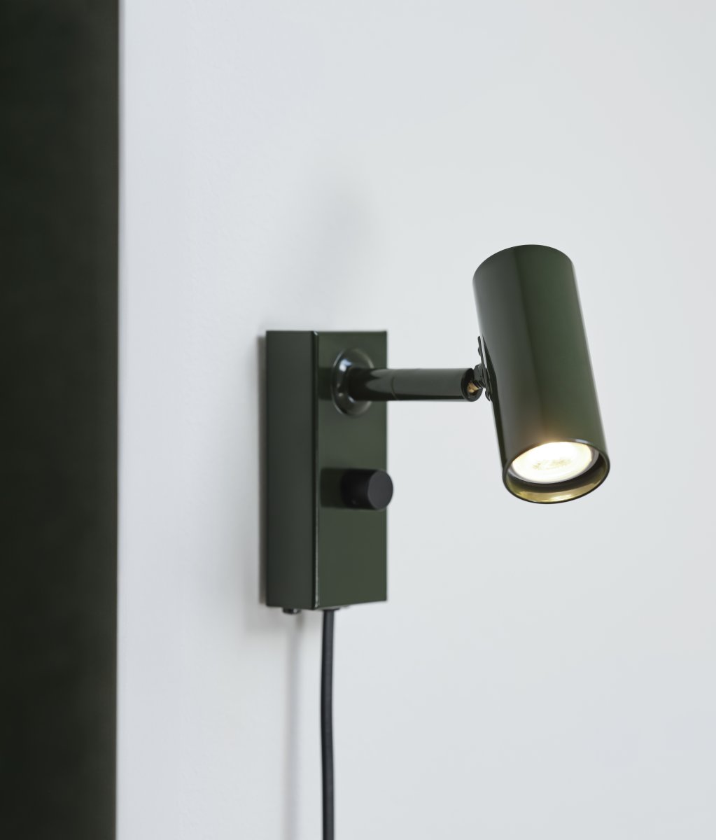 Cato Waldgrün leselampe Von Belid - Cato ist eine Hommage an unser skandinavisches Erbe mit minimalistischem Design und sorgfältig ausgewählten hochwertigen Materialien.