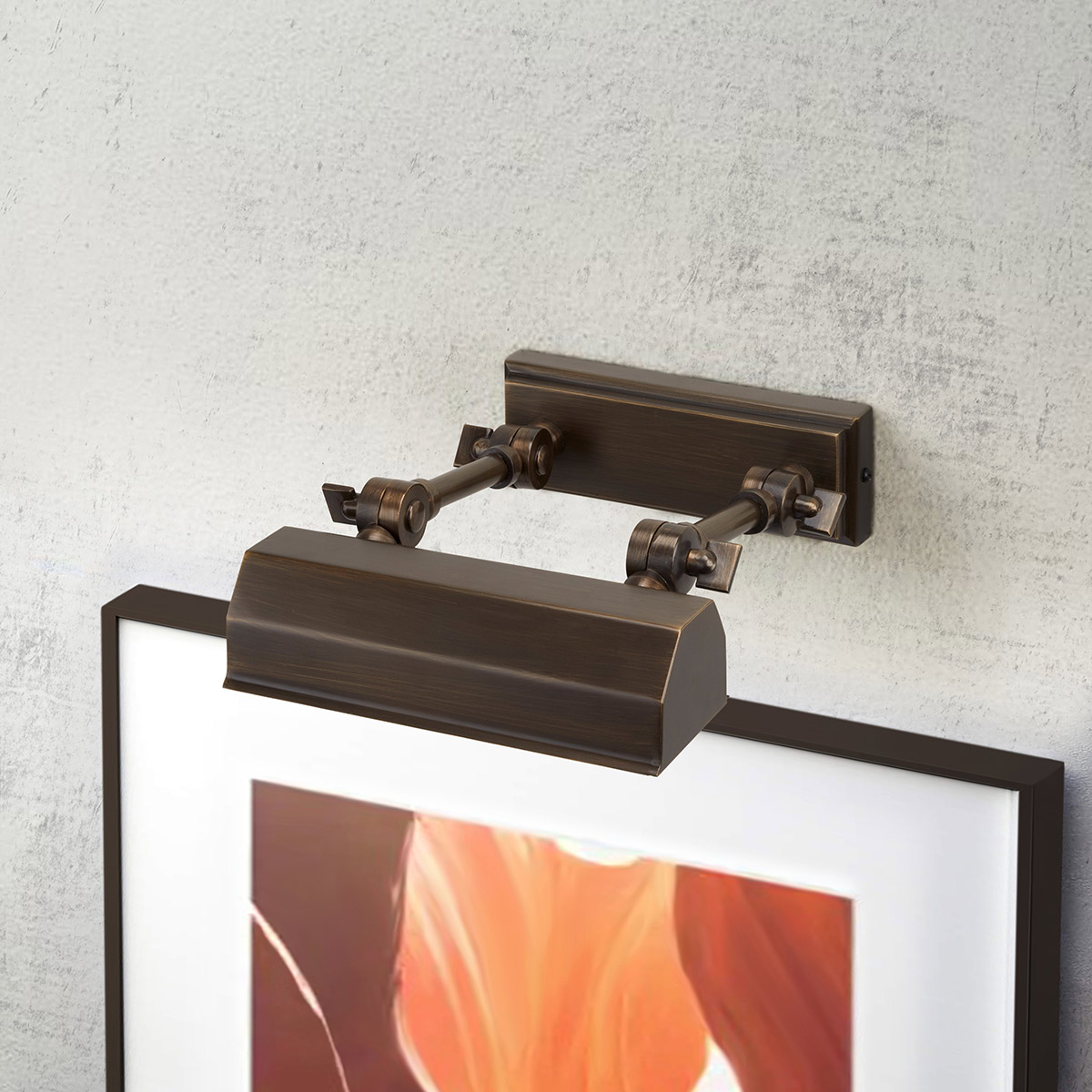 Chawtown 18cm Bronze Von Elstead Lighting - Sie sorgt für eine gleichmäßige Lichtverteilung und eignet sich perfekt zur Beleuchtung von Gemälden und Kunstwerken.