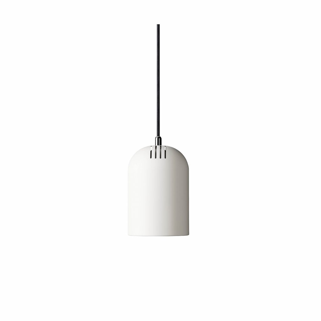 Lennon Ø12 Warmweiß fensterlampe Von CO Bankeryd - Die Lampe kann einzeln über einer Werkbank in der Küche, in einem Fenster oder in einer Gruppe über dem Esstisch aufgehängt werden.