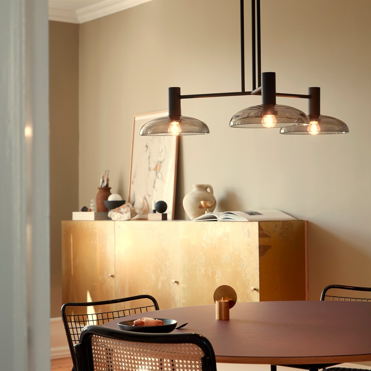 Ufo Circle 80cm Schwarz hängelampe Von CO Bankeryd - Die Deckenlampe UFO Circle hat ein ausgereiftes, modernes Design, das jedes eingerichtete Zuhause aufwertet.
