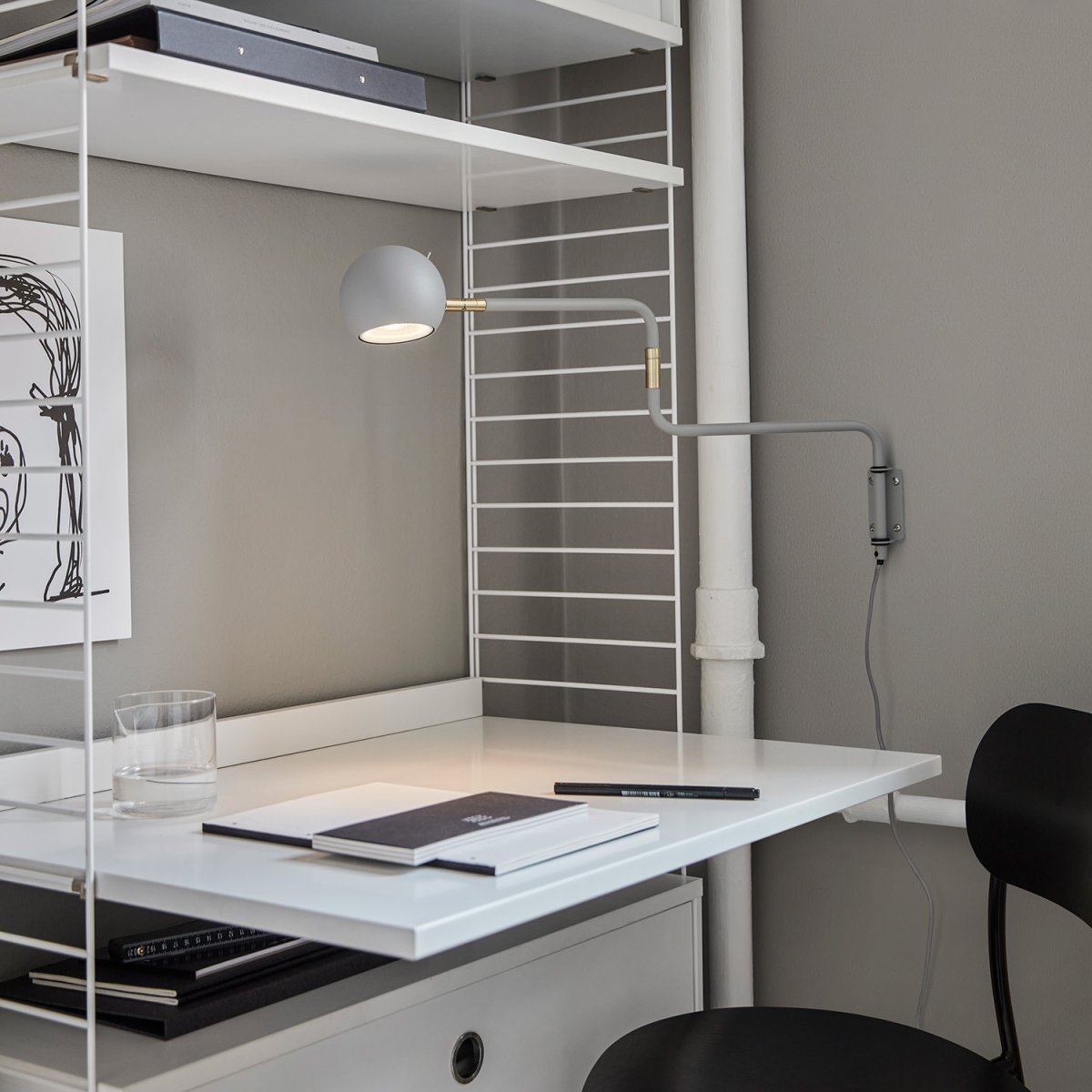 Yes! 62cm Grau wandlampe Von CO Bankeryd - Die Wandleuchte 62 ist mit ihrem modernen Ausdruck eine perfekte Leselampe f&uuml;r das Schlafzimmer.