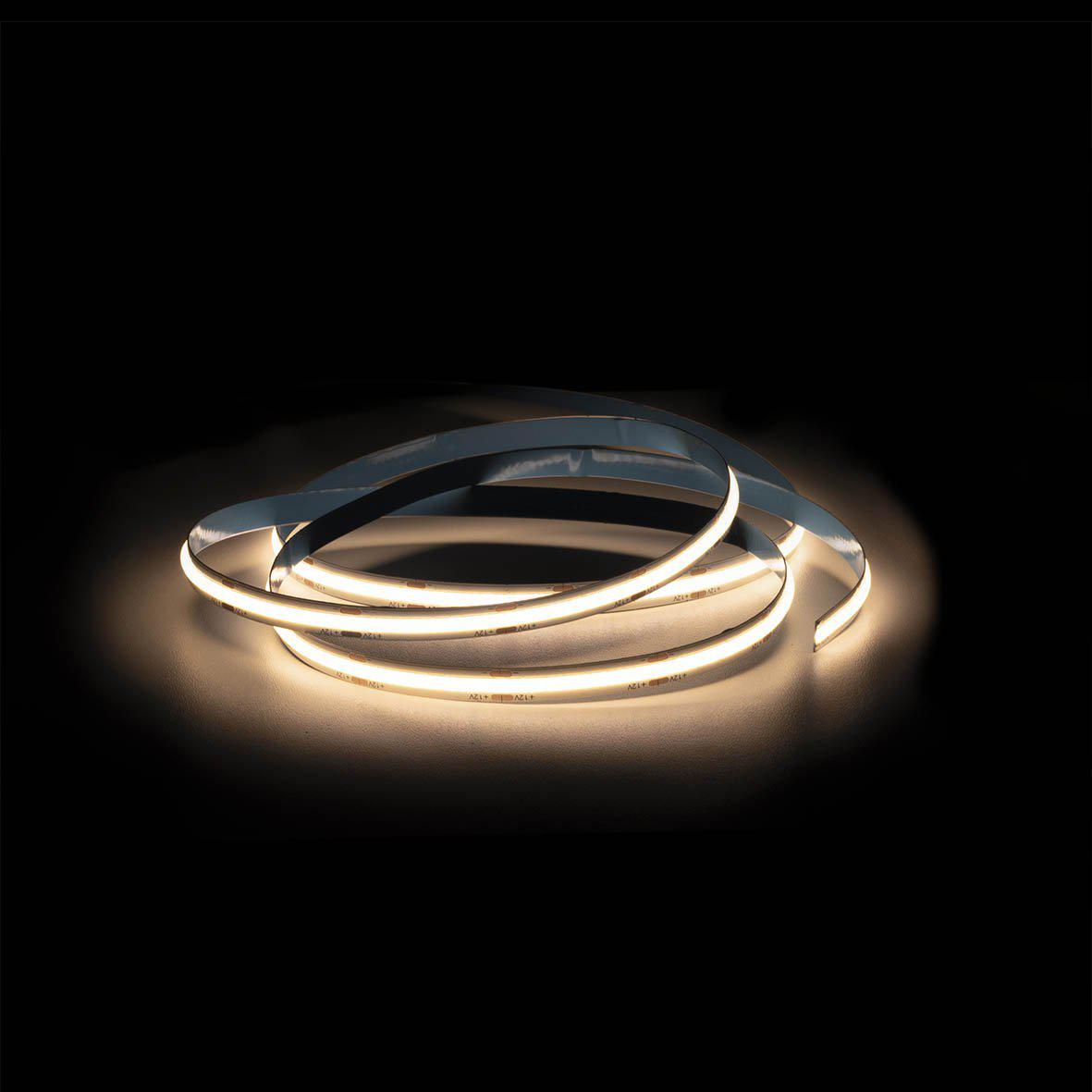 Cobby LED-Leiste 12V 3000K 5m Von Designlight - Cobby ist ein flexibler und hochwertiger LED-Streifen f&uuml;r indirekte Beleuchtung, ideal f&uuml;r K&uuml;chenarbeitsplatten, Schr&auml;nke und Regale.