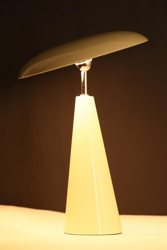 Audrey 33cm Hellgrün tragbare Von Eja - Die integrierte LED-Beleuchtung sorgt für ein angenehmes Licht, und die Lampe ist dimmbar, um die gewünschte Atmosphäre im Raum zu schaffen.