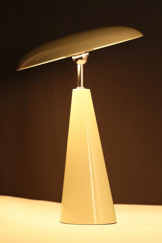 Audrey 33cm Beige/Hellgrün tragbare Von Eja - Die integrierte LED-Beleuchtung sorgt für angenehmes Licht, und die Leuchte ist dimmbar, um die gewünschte Atmosphäre im Raum zu schaffen.