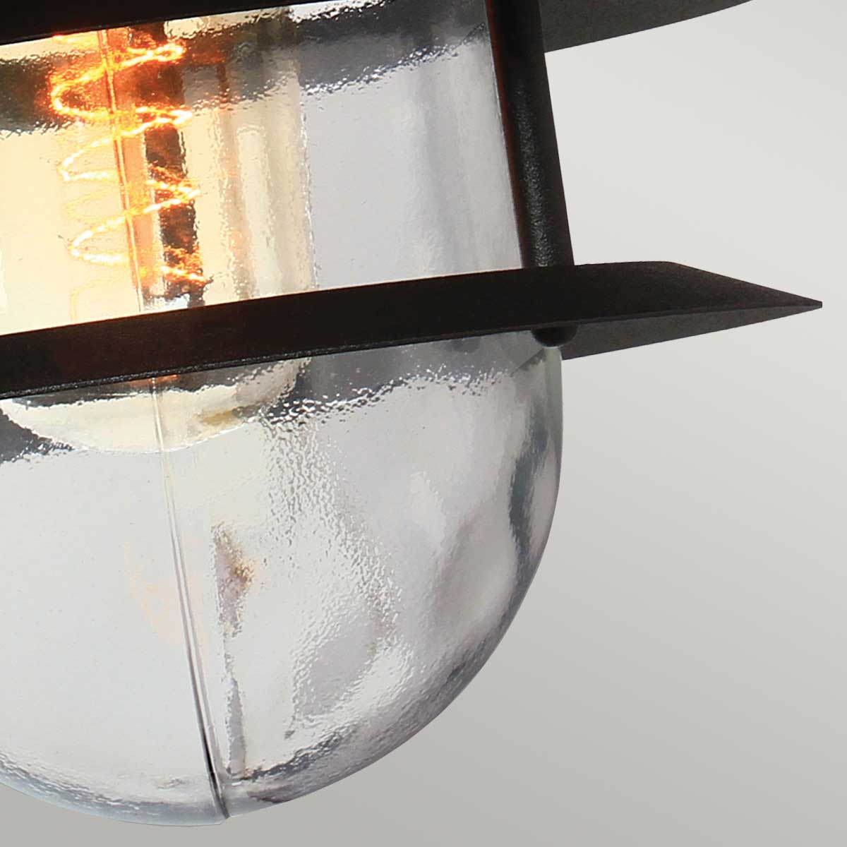 Copenhagen Ø22 Schwarz außenlampe Von Elstead Lighting - Tillverkad av rostfritt st&aring;l i svart finish och glas, erbjuder den en h&aring;llbar och v&auml;dert&aring;lig konstruktion som passar perfekt f&ouml;r fasader, entr&eacute;er och uteplatser.