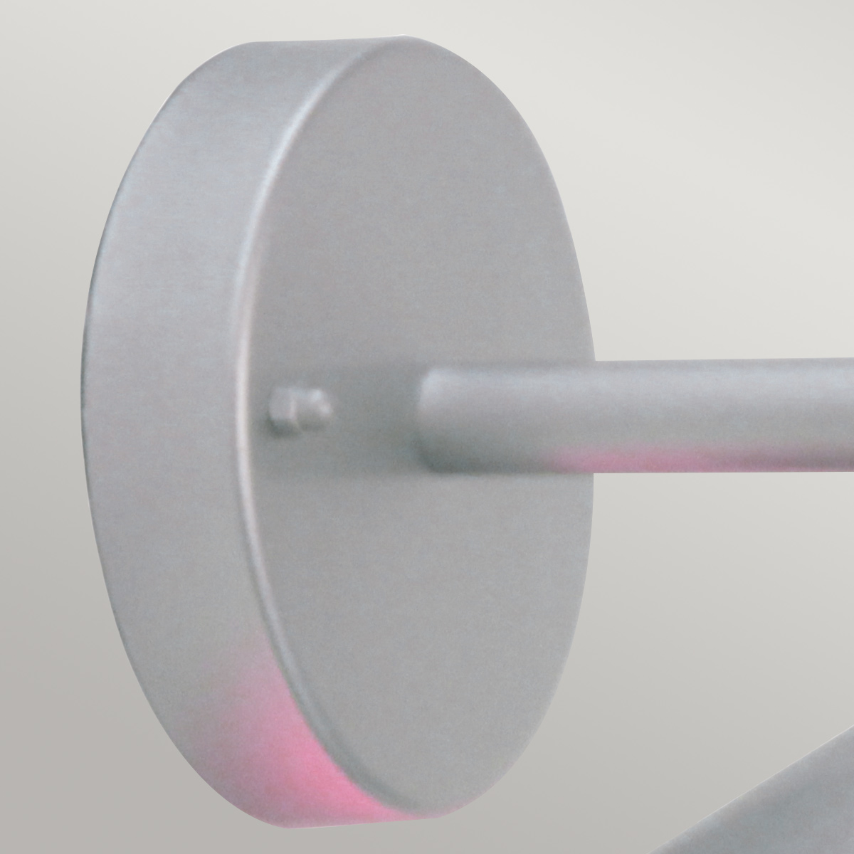 Copenhagen Ø22 Silber außenlampe Von Elstead Lighting - Tillverkad av rostfritt st&aring;l i silverfinish och glas, erbjuder den en h&aring;llbar och v&auml;dert&aring;lig konstruktion som passar perfekt f&ouml;r fasader, entr&eacute;er och uteplatser.