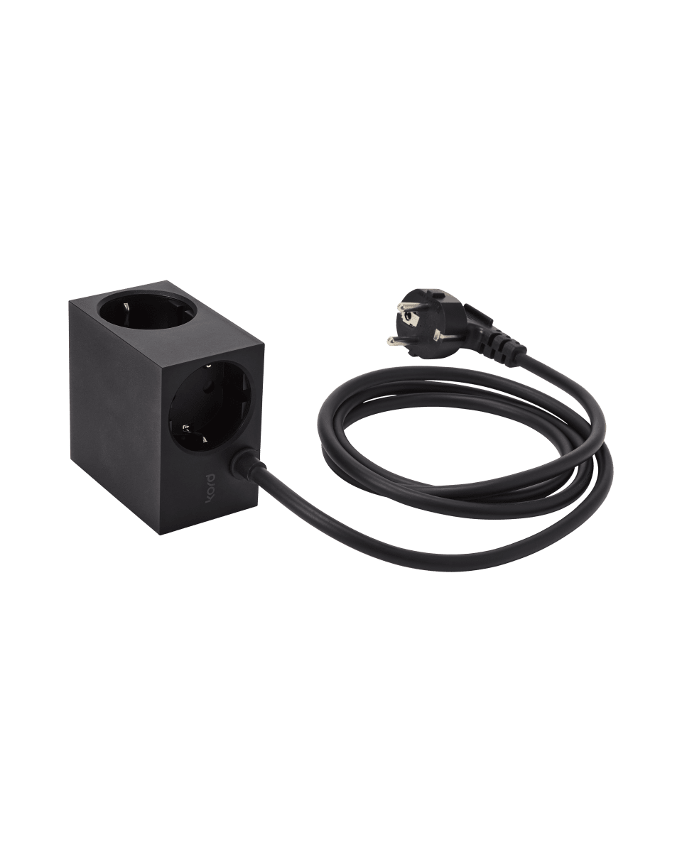 Cuboid Schwarz Von Kord - Vielf&auml;ltige Montagem&ouml;glichkeiten &ndash; Befestigen Sie die Steckdose mit den magnetischen Seiten direkt an metallischen Oberfl&auml;chen, verwenden Sie den mitgelieferten Halter mit Reibungsfl&auml;che f&uuml;r eine stabile Platzierung auf dem Tisch oder montieren Sie sie mit 3M-Klebeband an der Wand f&uuml;r eine diskrete und leicht zug&auml;ngliche Steckdose.