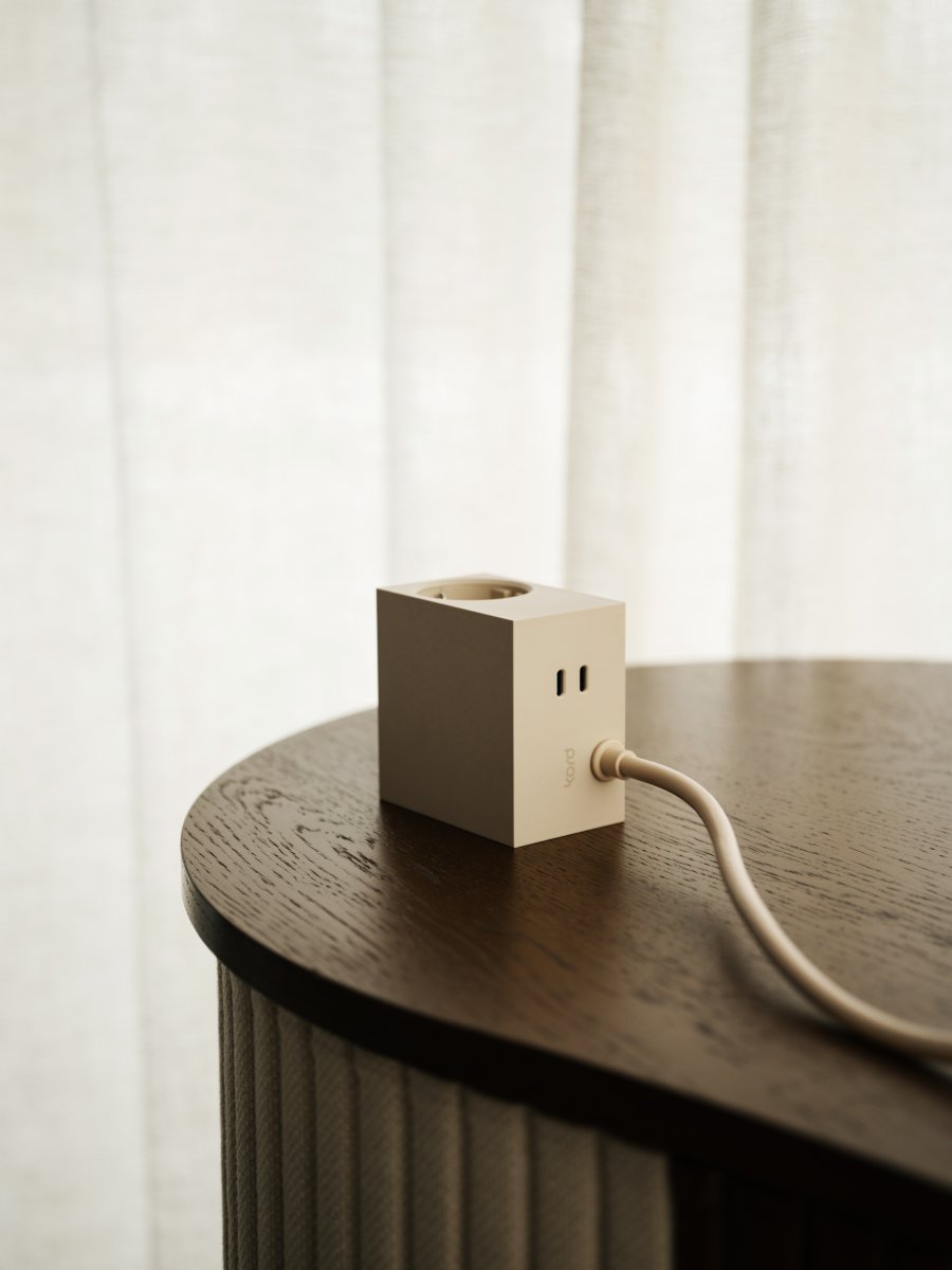 Cuboid+ Perlmutt-Elfenbein Von Kord - In einer Zeit, in der Technologie ein selbstverst&auml;ndlicher Teil des Alltags ist, verdienen selbst die allt&auml;glichsten Gegenst&auml;nde ein sch&ouml;nes Design und ein durchdachtes Design.