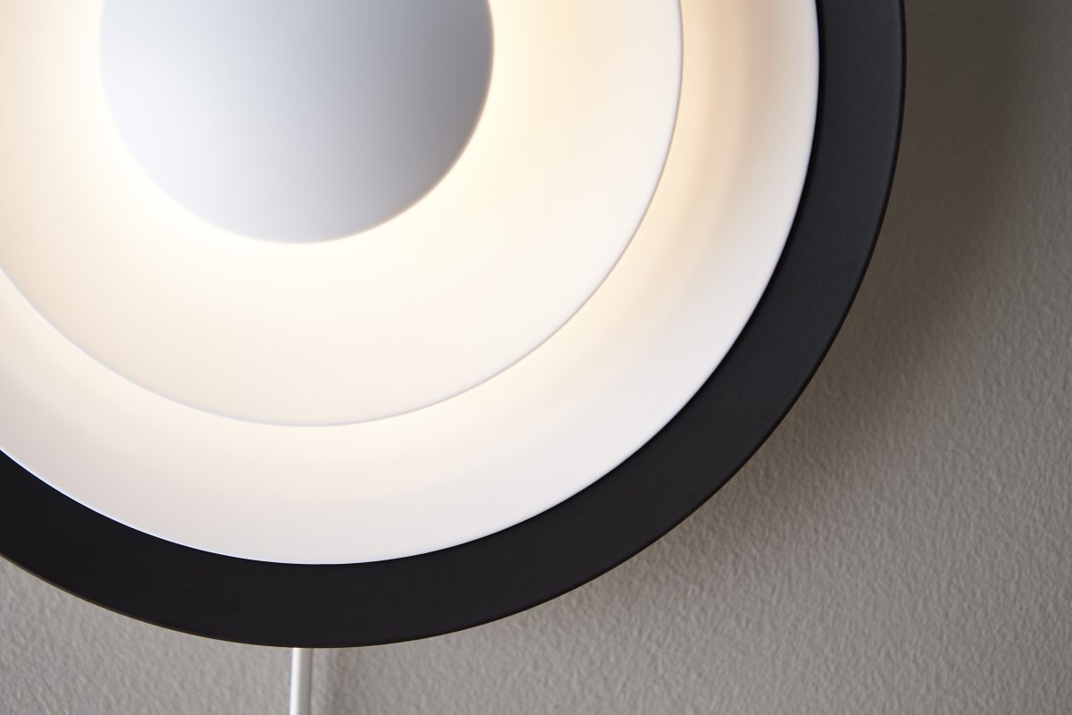 Diablo Ø40 Schwarz wandlampe Von Belid - wodurch eine wirklich stilvolle Optik und nicht zuletzt ein stimmungsvoller Lichteffekt in Ihrem Raum entsteht.