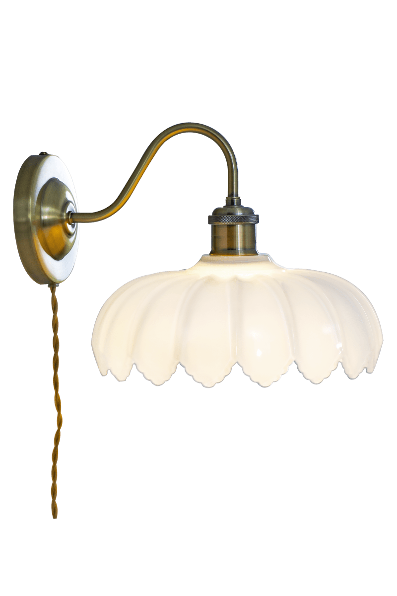 Sofia 32cm Antikes Messing wandlampe Von Aneta Lighting - Die Sofia Wandleuchte im romantischen Vintage-Stil ist ein sch&ouml;nes Einrichtungsdetail, das sowohl in klassische als auch in l&auml;ndliche und moderne Einrichtungen passt.