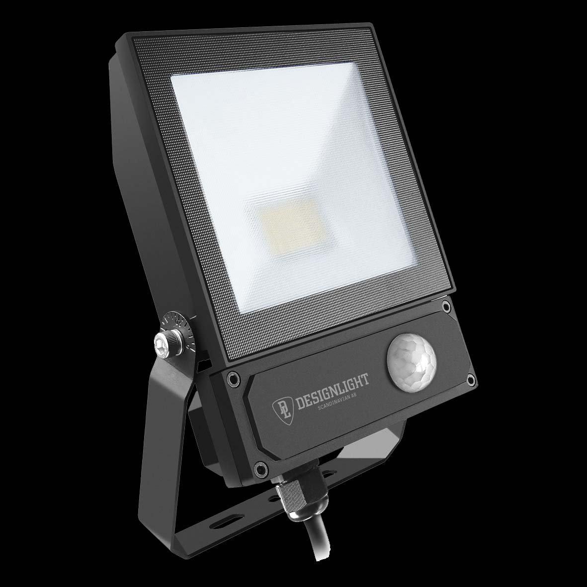 Elly Strahler 30W Sensor Schwarz Von Designlight - Mit einem symmetrischen Abstrahlwinkel von 120&deg; bietet die Leuchte ein breites und gleichm&auml;&szlig;iges Lichtfeld und eignet sich daher ideal f&uuml;r Einfahrten, Eing&auml;nge, Terrassen und andere Au&szlig;enbereiche.