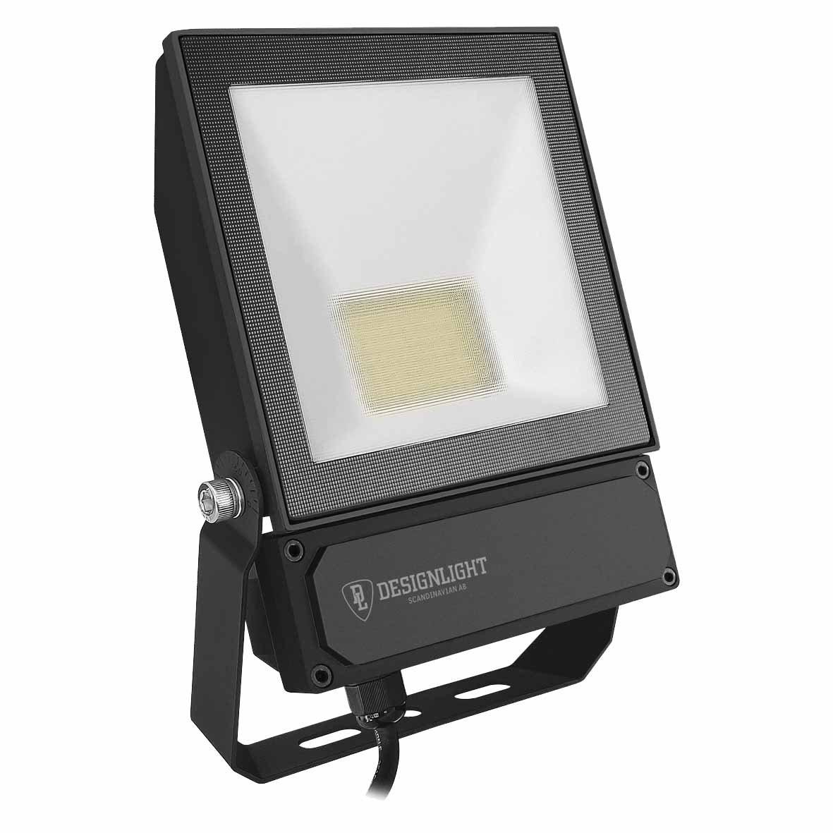 Elly Strahler 50W Schwarz Von Designlight - Der Elly 50W ist ein leistungsstarker und zuverl&auml;ssiger LED-Fluter mit einem symmetrischen, breiten Lichtkegel von 120&deg;.