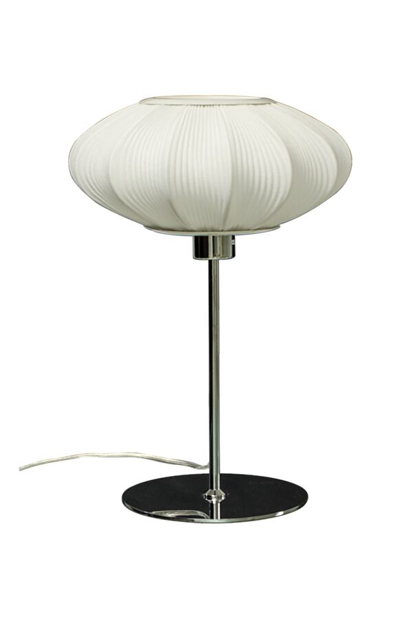 Mamsell 45cm Chrom tischlampe Von Aneta Lighting - Die Tischleuchte Mamsell ist mit fein plissiertem Stretchstoff bespannt, der für ein angenehmes, leicht gedämpftes Licht sorgt.