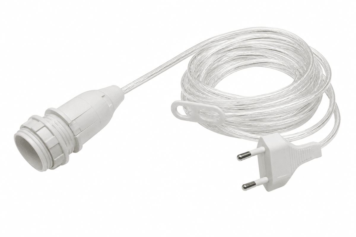 Lampenkabel 5m mit Schalter und Stecker Transparent Von Nordic Lighting - Das Kabel ist mit einem Ein-/Ausschalter und einem Wandstecker für einfaches und bequemes Anschließen ausgestattet.