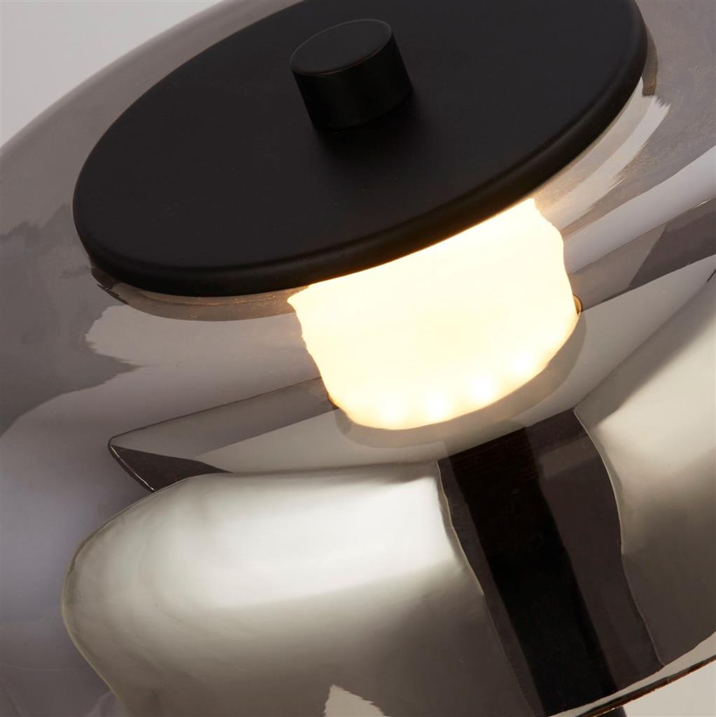 Frisbee Schwarz stehlampe Von Searchlight - Die Lampe verfügt über eine sanfte Touch-Funktion und ist mit einem integrierten 3-Stufen-Dimmer ausgestattet, sodass Sie die Helligkeit ganz einfach Ihrer Stimmung und Ihren Bedürfnissen anpassen können.