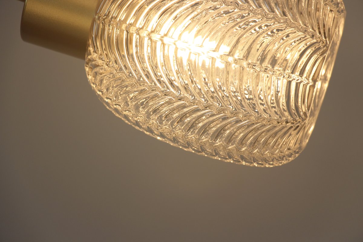Tabaco Ø14 Transparent/Gold fensterlampe Von Lampan - Sie eignet sich perfekt f&uuml;r die Fensterbank und schafft eine einladende Atmosph&auml;re mit Charakter und Stil.