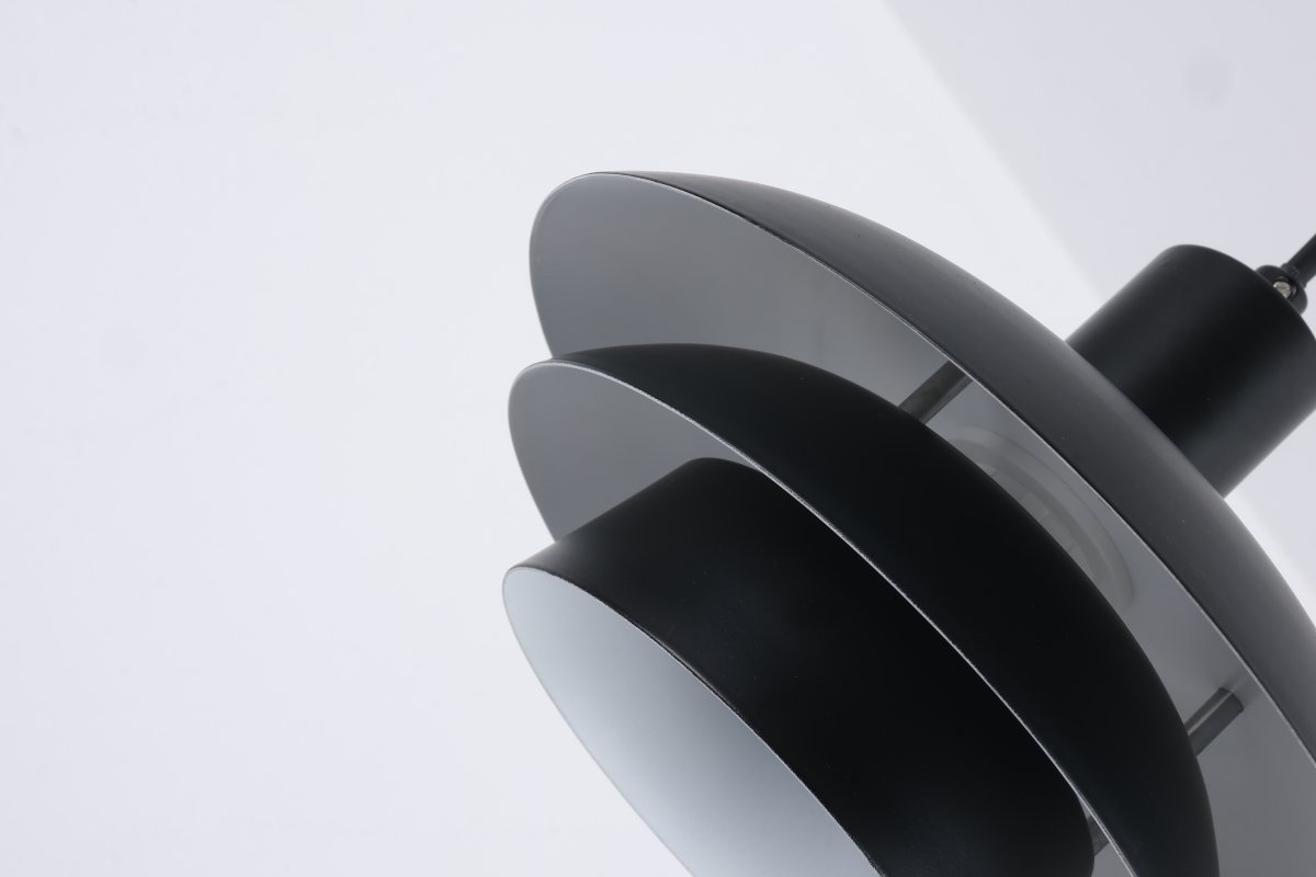 Stealth Ø20 Schwarz fensterlampe Von Nordic Lighting - F&uuml;r eine individuelle Gestaltung wird Stealth mit zwei Detailsets geliefert: Kn&ouml;pfe und Ring in Messing- und Schwarz-Optik.