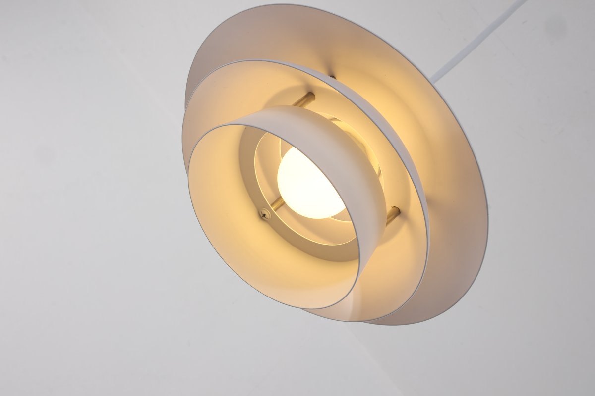 Stealth Ø20 Weiß fensterlampe Von Nordic Lighting - F&uuml;r eine individuelle Gestaltung wird Stealth mit zwei Detailsets geliefert: Kn&ouml;pfe und Ring in Chrom- und Wei&szlig;-Optik.
