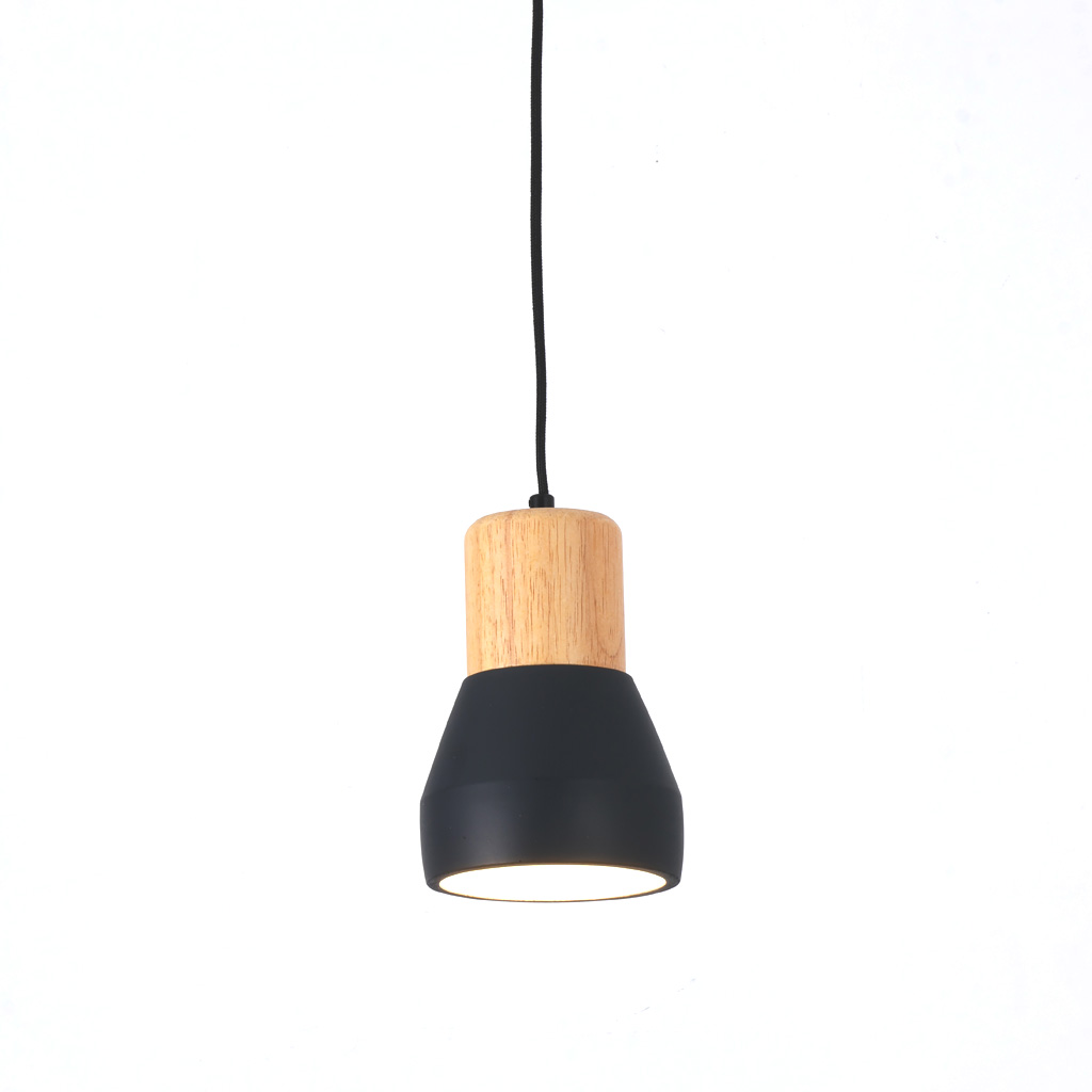 Pepe Ø13 Schwarz fensterlampe Von Nordic Lighting - Die Kombination aus Holz und Beton verleiht ihr eine robuste und zugleich warme Ausstrahlung, w&auml;hrend das matte Schwarz f&uuml;r eine ruhige und trendige Note sorgt.