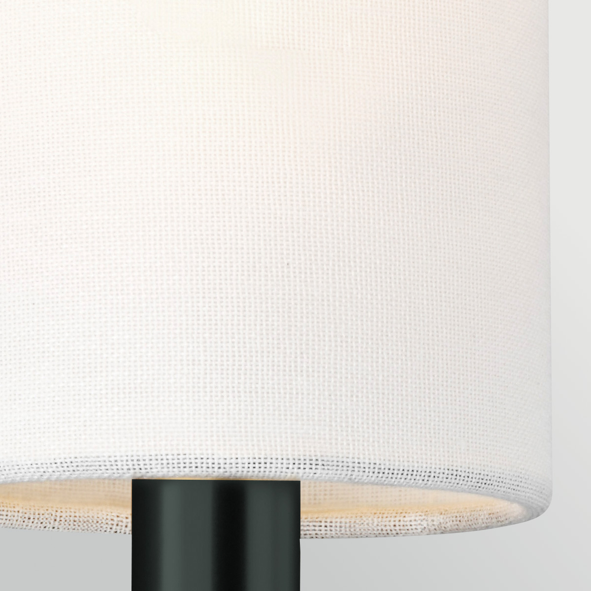 Brianna 36cm Schwarz wandlampe Von Elstead Lighting - Die Leuchte ist aus schwarzem Metall gefertigt und verf&uuml;gt &uuml;ber sanft geschwungene Arme, die einen sch&ouml;nen Kontrast zur geraden Wandplatte bilden.