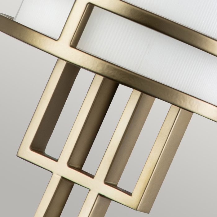 Fusion 38cm Messing wandlampe Von Elstead Lighting - Erleben Sie mit Fusion aus lackiertem Messing eine perfekte Balance zwischen Eleganz und Funktionalit&auml;t.