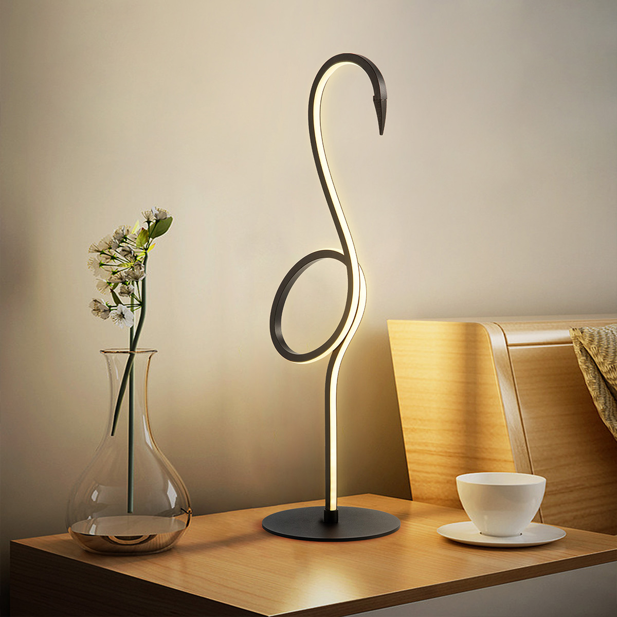 Flamingo 50cm Schwarz tischlampe Von Elstead Lighting - Flamingo &auml;r en konstn&auml;rlig och elegant bordslampa som kombinerar modern design med skulptural estetik.