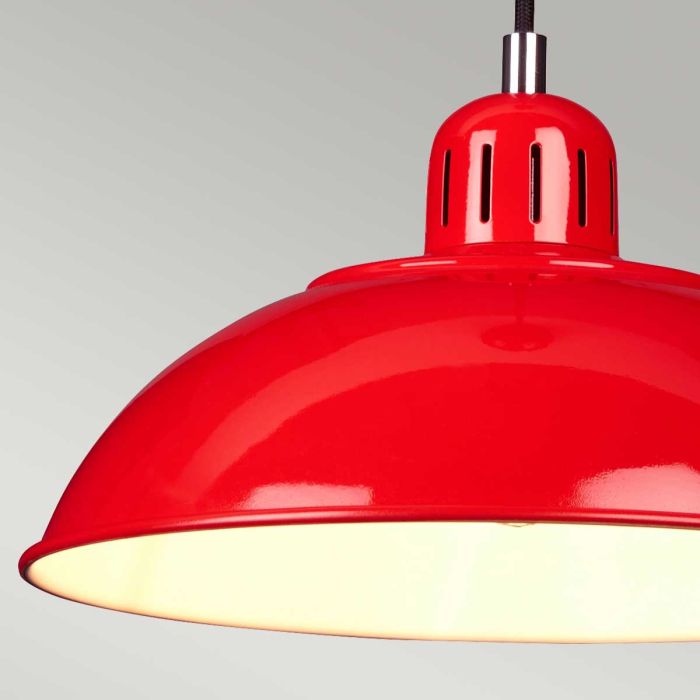 Franklin Ø30 ROT hängelampe Von Elstead Lighting - Den vita insidan av sk&auml;rmen ger en klar och bra ljusspridning.
