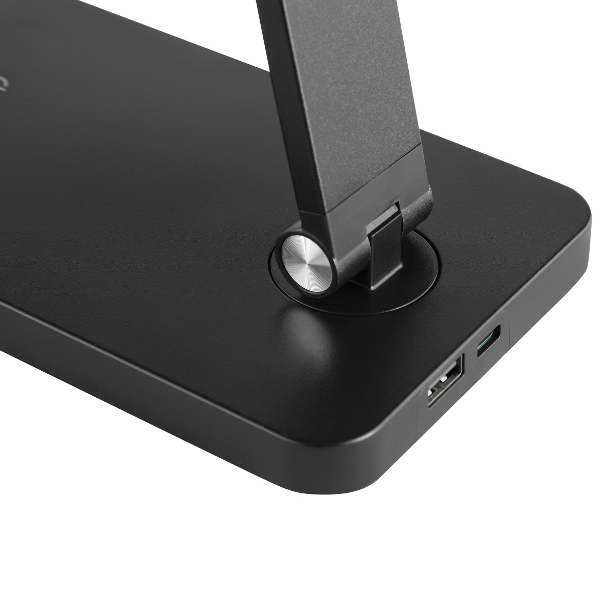 Lomina 38cm Schwarz schreibtischlampe Von Brilliant - Dank der USB-C- und USB-Anschlüsse können Sie externe Geräte direkt an der Leuchte aufladen.