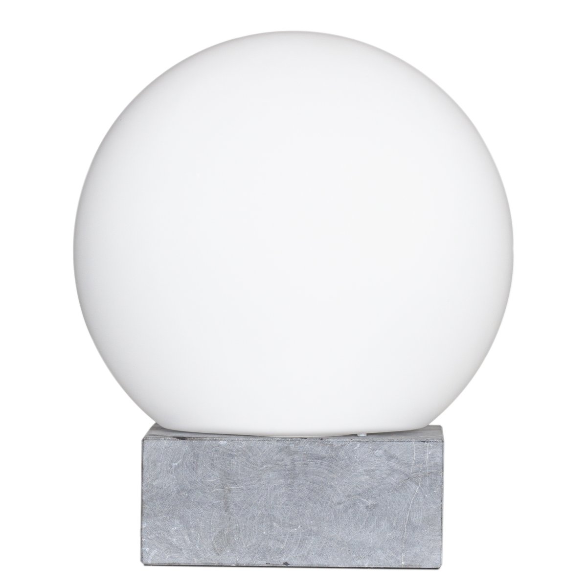 Glori 35cm Weiß tischlampe Von By Rydéns - Glori ist eine prachtvolle Tischleuchte, deren Kombination aus Marmor und Glas eine faszinierende Harmonie schafft.