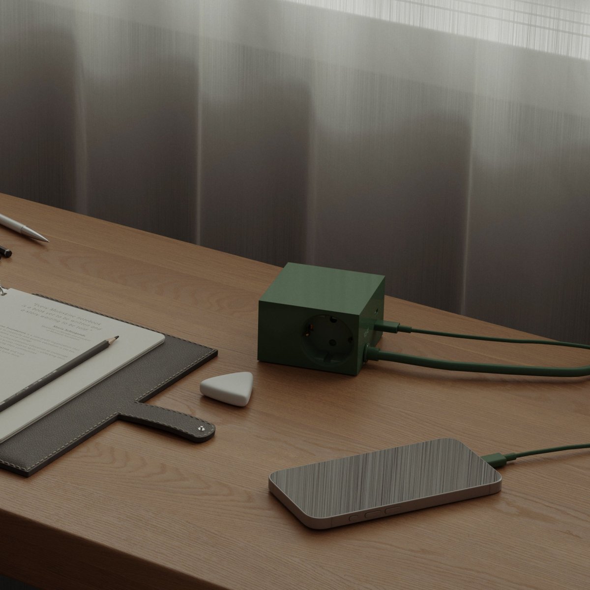 Cuboid+ Dunkelgrün Von Kord - In einer Zeit, in der Technologie ein selbstverst&auml;ndlicher Teil des Alltags ist, verdienen selbst die allt&auml;glichsten Gegenst&auml;nde ein sch&ouml;nes Design und ein durchdachtes Design.
