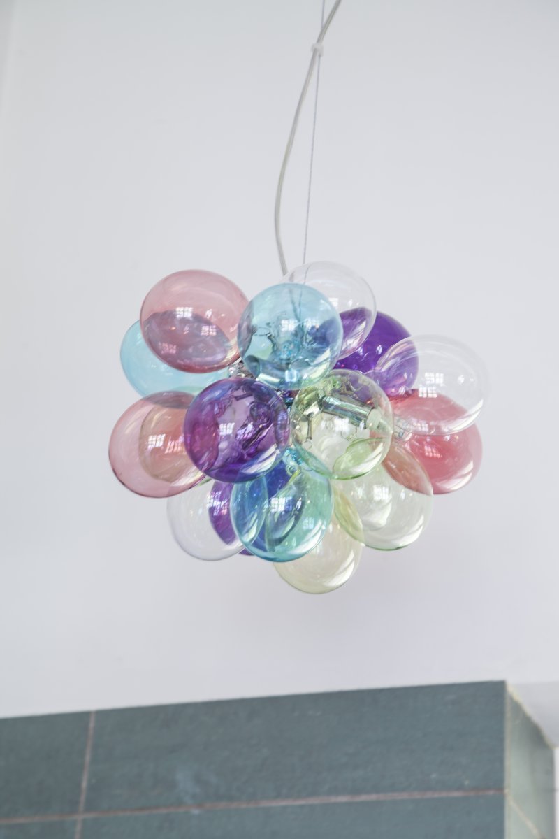 Gross Ø30 Mehrfarbig hängelampe Von By Rydéns - Die Mini-Deckenlampe Gross ist eine h&auml;ngende Deckenlampe, die mit ihrer aufregenden Farbgebung Spa&szlig; macht und anders wirkt.