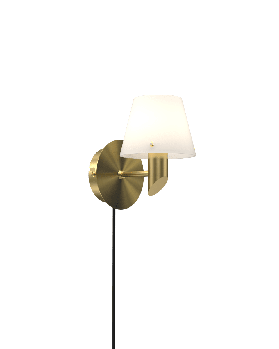 Gil Ø10 Messing leselampe Von Herstal - Der Opalglasschirm sorgt f&uuml;r eine feine Lichtstreuung und verleiht Gil in Kombination mit dem Gestell aus satiniertem Messing Atmosph&auml;re, Pr&auml;senz und den charakteristischen Herstal-Ausdruck.