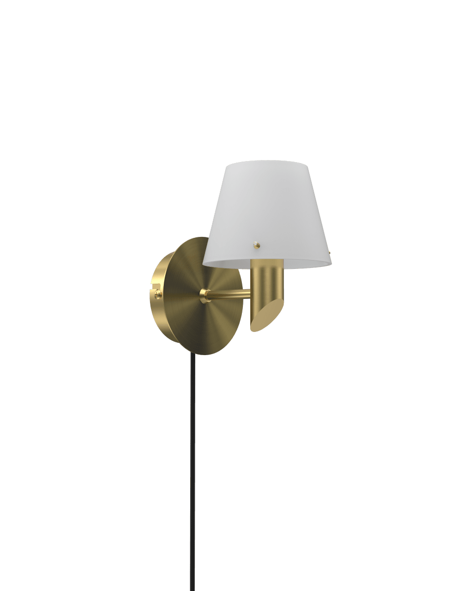 Gil Ø10 Messing leselampe Von Herstal - Der Opalglasschirm sorgt f&uuml;r eine feine Lichtstreuung und verleiht Gil in Kombination mit dem Gestell aus satiniertem Messing Atmosph&auml;re, Pr&auml;senz und den charakteristischen Herstal-Ausdruck.