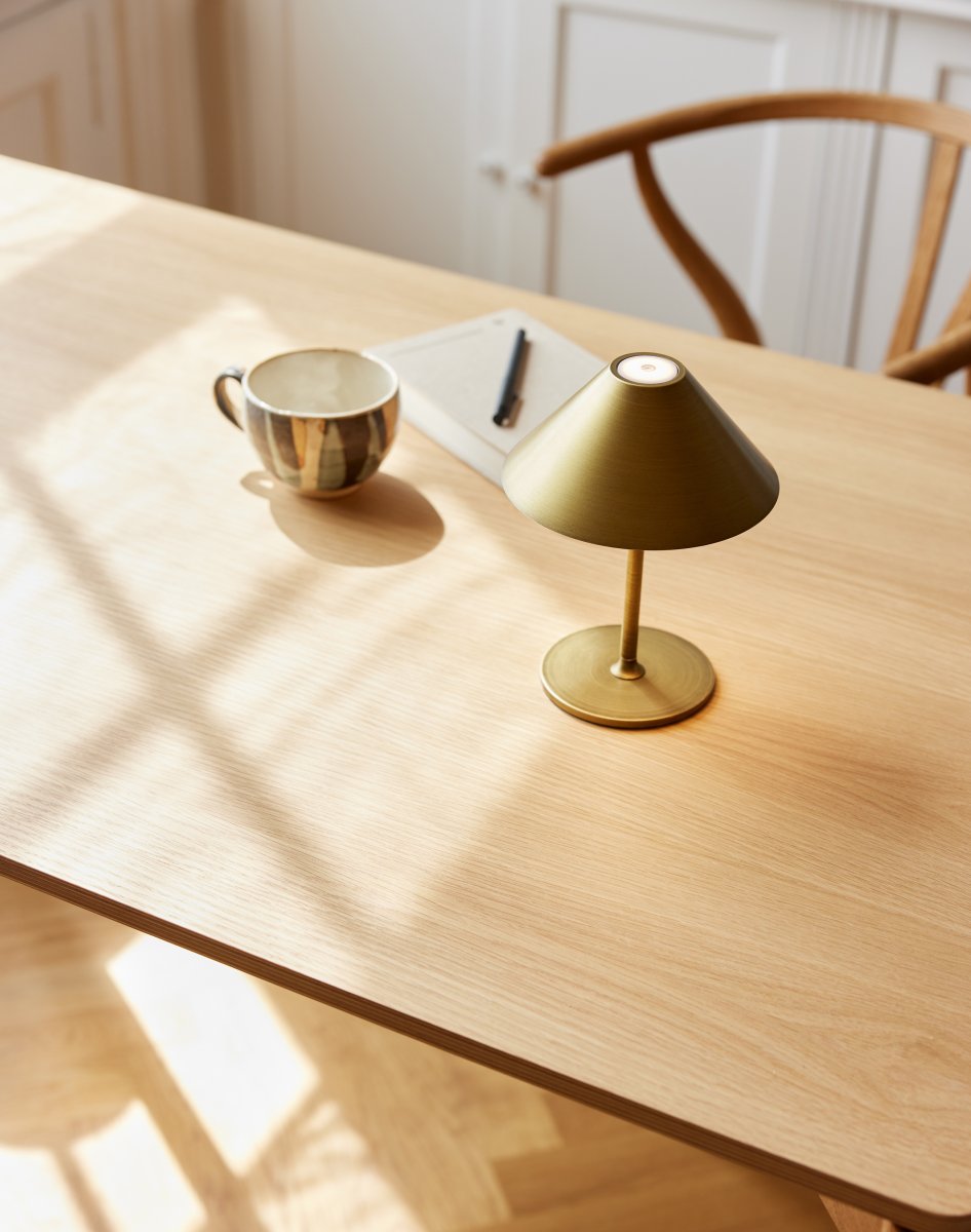 Hygge 25cm Antikes Messing tragbare Von Halo Design - Es hat die Schutzart IP54 und ist daher f&uuml;r den Einsatz im Innen- und Au&szlig;enbereich geeignet (es sollte jedoch im Innenbereich gelagert und aufgeladen werden).