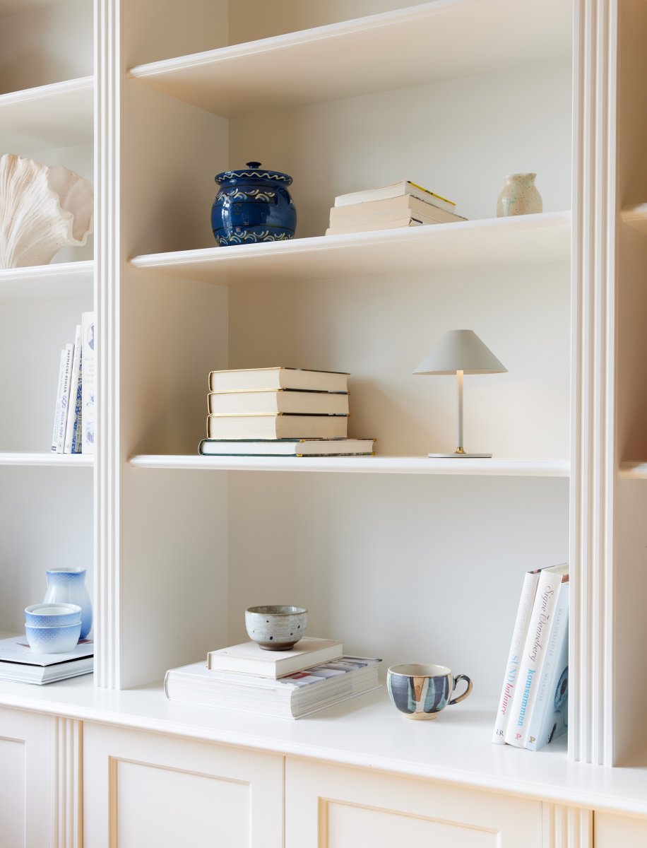 Hygge 20cm Warmes Grau tragbare Von Halo Design - Es hat die Schutzart IP54 und ist daher für den Einsatz im Innen- und Außenbereich geeignet (es sollte jedoch im Innenbereich gelagert und aufgeladen werden).