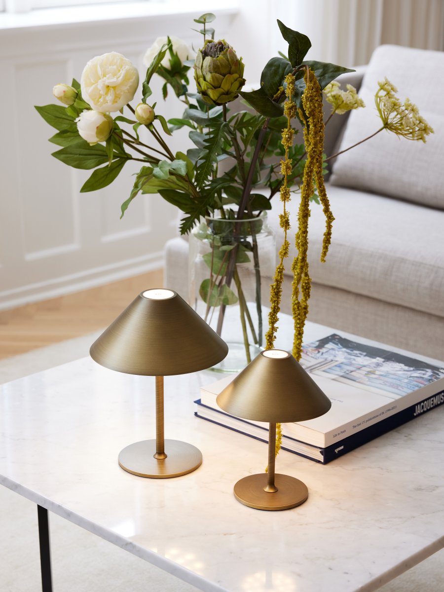 Hygge 20cm Antikes Messing tragbare Von Halo Design - Es hat die Schutzart IP54 und ist daher für den Einsatz im Innen- und Außenbereich geeignet (es sollte jedoch im Innenbereich gelagert und aufgeladen werden).