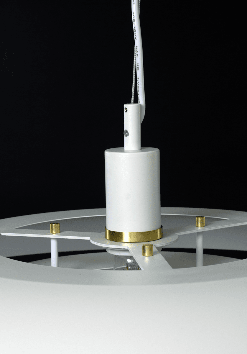 Epsilon Ø56 Mattweiß hängelampe Von Aneta Lighting - Epsilon wird mit zwei S&auml;tzen Zierringen und -kn&ouml;pfen geliefert.