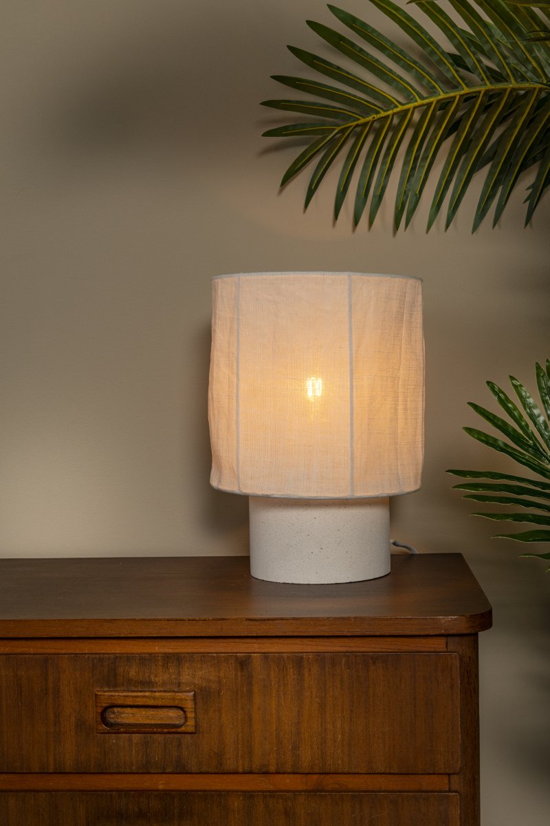 Tissaja 28cm Weiß tischlampe Von Lucide - Das Ergebnis ist eine warme und einladende Beleuchtung, die sich perfekt f&uuml;r den Nachttisch, das Fenster oder das Sideboard im Wohnzimmer eignet.