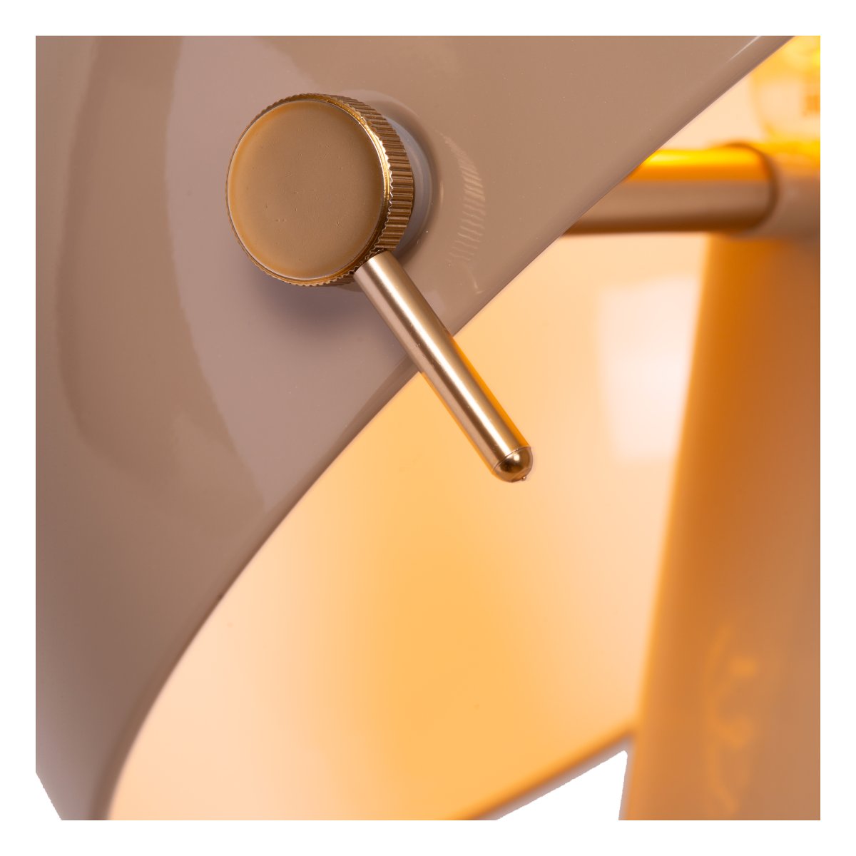 Barone 52cm Taupe tischlampe Von Lucide - Die Leuchte verbreitet ein angenehmes Licht und passt sowohl auf den Schreibtisch als auch auf den Beistelltisch.