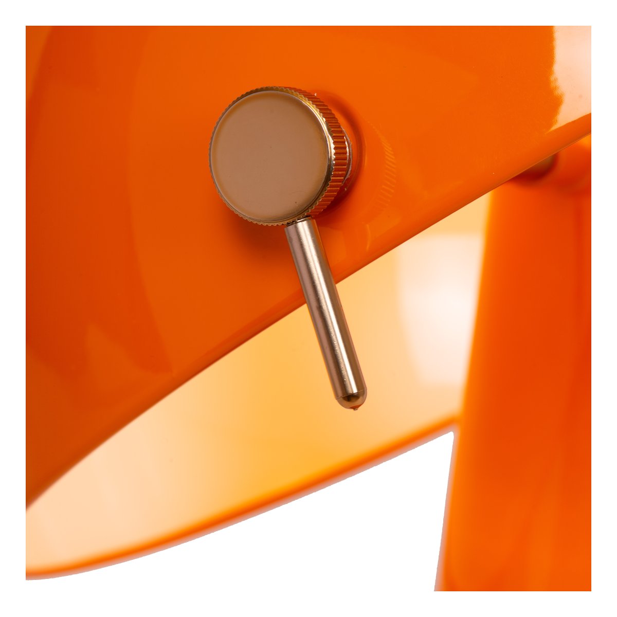 Barone 52cm Orange tischlampe Von Lucide - Die Leuchte verbreitet ein angenehmes Licht und passt sowohl auf den Schreibtisch als auch auf den Beistelltisch.