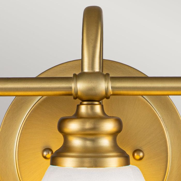 Ainsley 60cm Gebürstetes Messing badezimmerlampe Von Elstead Lighting - Die kuppelf&ouml;rmigen Opalglasschirme spenden ein sanftes und angenehmes Licht und harmonieren perfekt mit der eleganten Oberfl&auml;che aus geb&uuml;rstetem Messing.