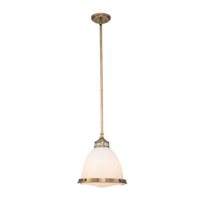 Amelia Ø32 Messing hängelampe Von Elstead Lighting - Amelia har en klassisk pendeldesign som f&ouml;rnyar vintage-detaljer med ett gjutet glasf&auml;ste, en gjuten metallram samt framtr&auml;dande g&aring;ngj&auml;rn och sp&auml;nnen.