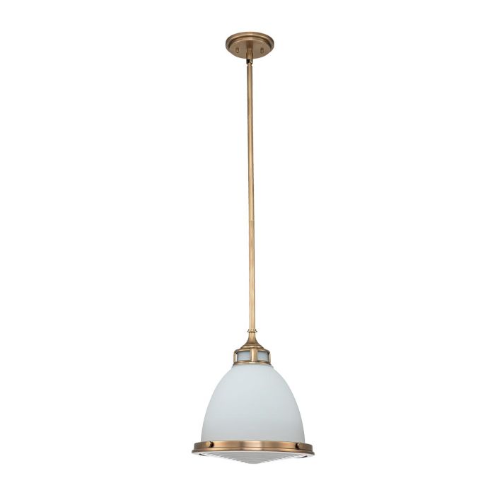 Amelia Ø32 Messing hängelampe Von Elstead Lighting - Amelia har en klassisk pendeldesign som f&ouml;rnyar vintage-detaljer med ett gjutet glasf&auml;ste, en gjuten metallram samt framtr&auml;dande g&aring;ngj&auml;rn och sp&auml;nnen.