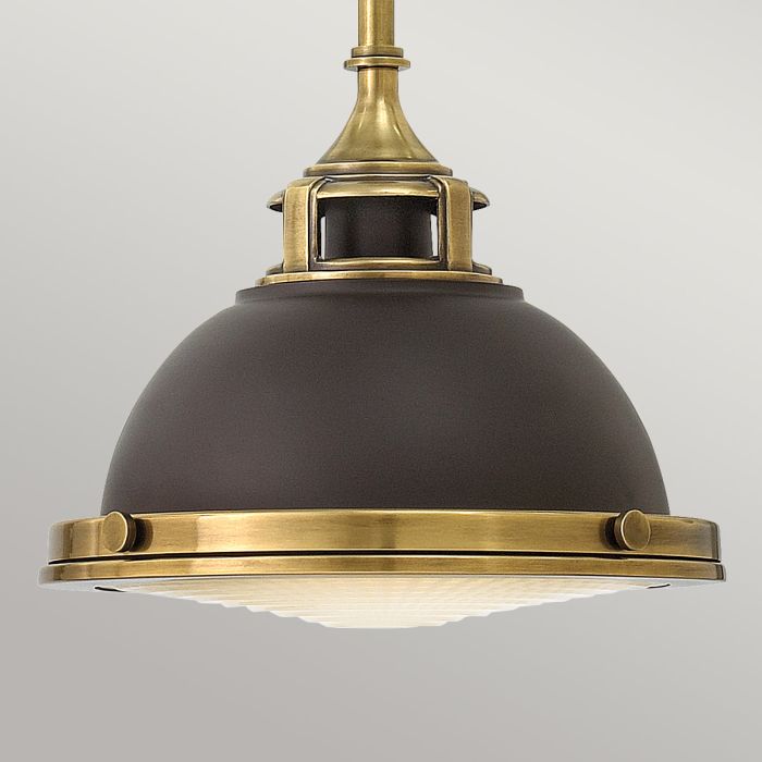Amelia Ø30 Bronze/Messing hängelampe Von Elstead Lighting - Kupolen har en etsad prismatisk bottenlins, och denna helmetalliska versionen i brons och m&auml;ssingdetaljer har en autentisk vintagelook.