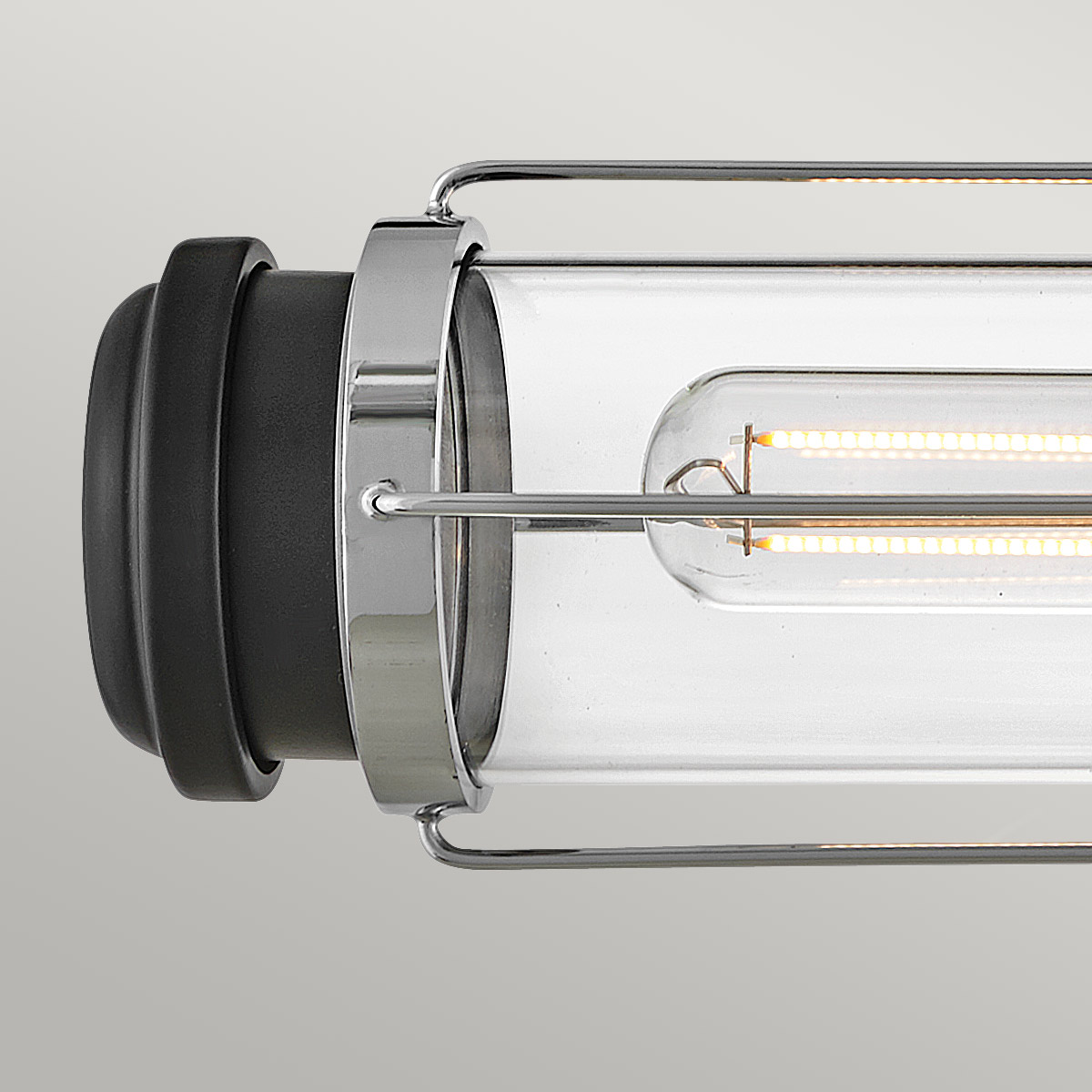 Masthead 60cm Chrom badezimmerlampe Von Elstead Lighting - Diese ist mit zwei Klarglaszylindern ausgestattet, die die Lichtquellen umgeben und für eine gleichmäßige und angenehme Lichtverteilung sorgen.