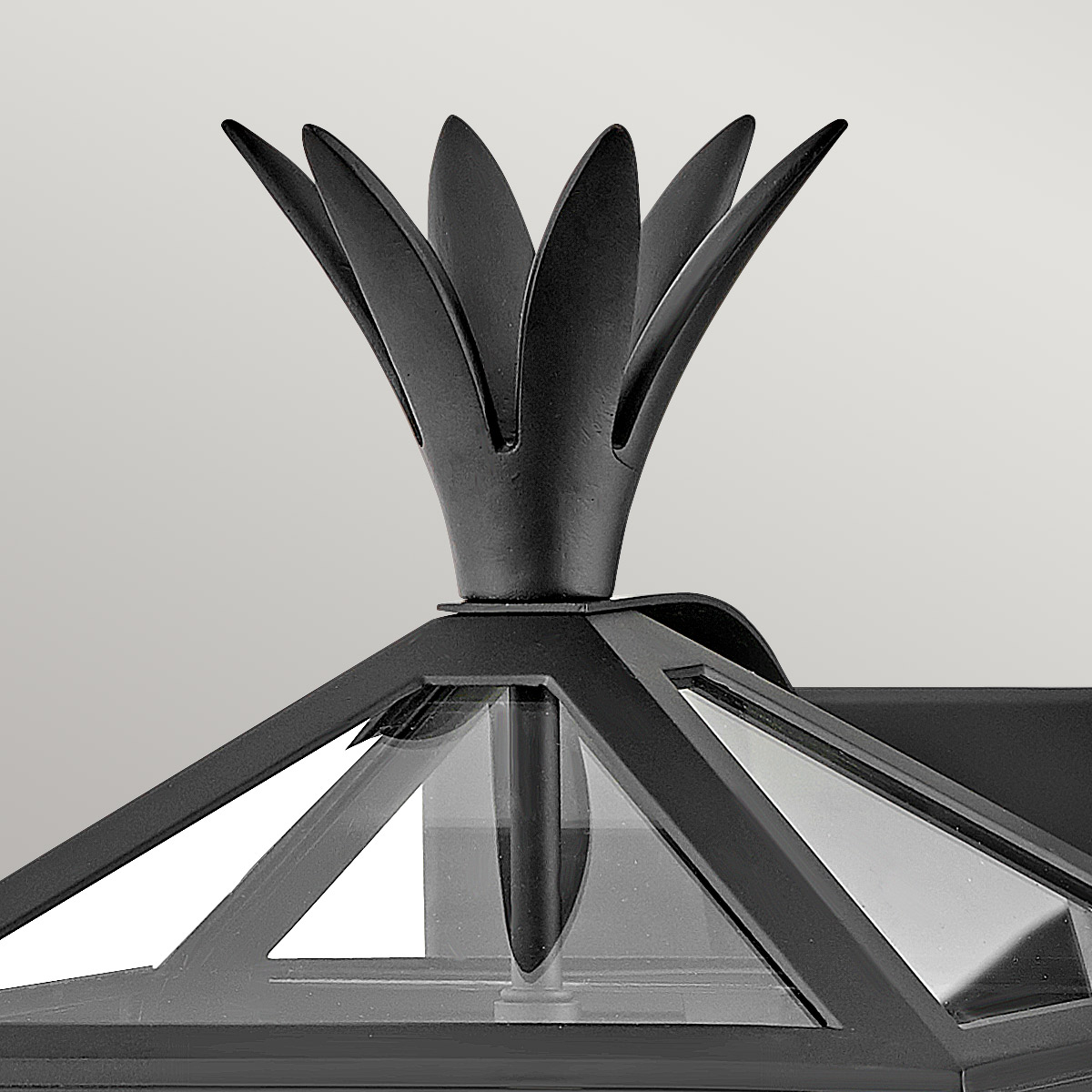 Palma Schwarz außenlampe Von Elstead Lighting - Palma besteht aus Aluminium mit klarem Glas und bietet sowohl Haltbarkeit als auch einen Hauch altmodischen Charme, perfekt für den Einsatz im Freien.